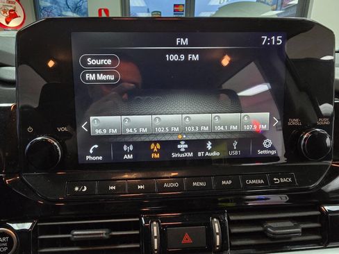 Used 2023 Nissan Pathfinder SL image 27