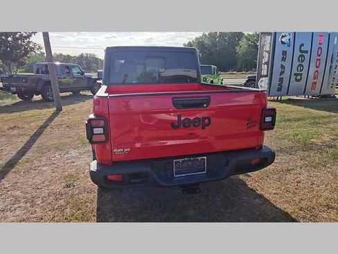 New 2025 Jeep Gladiator Willys image 17