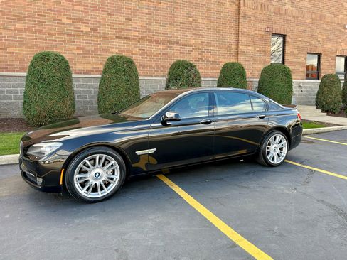 Used 2011 BMW 750Li image 24