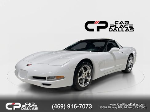 Used 2004 Chevrolet Corvette Coupe w/ Preferred Equipment Group RWD image 4