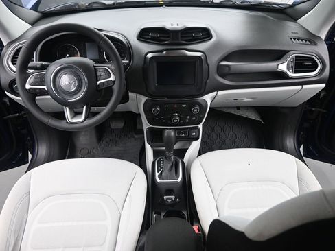 Used 2018 Jeep Renegade Latitude image 23