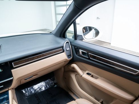 Used 2019 Porsche Cayenne E-Hybrid AWD/4WD image 10