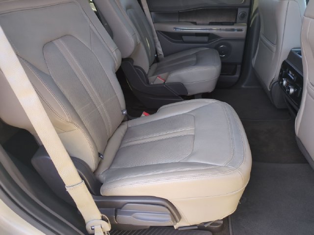 Used 2018 Ford Expedition Limited w/ Equipment Group 302A AWD/4WD image 17
