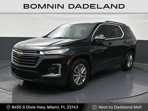 Used 2024 Chevrolet Traverse LT FWD image 1
