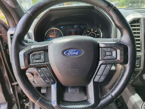 Used 2017 Ford F150 Platinum w/ Equipment Group 701A Luxury AWD/4WD image 32