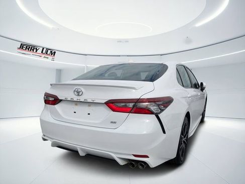 Used 2023 Toyota Camry SE image 3