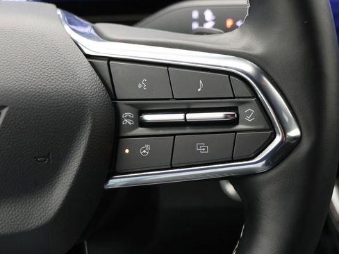 Used 2025 Chevrolet Traverse LT image 20