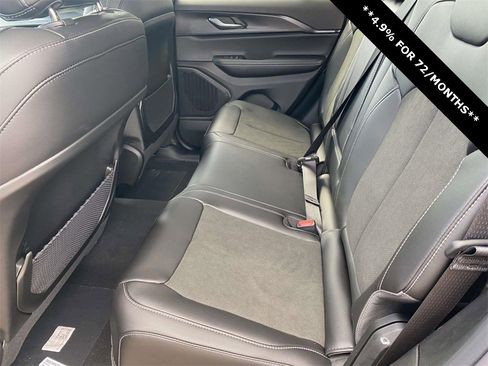 New 2025 Jeep Grand Cherokee Altitude image 9