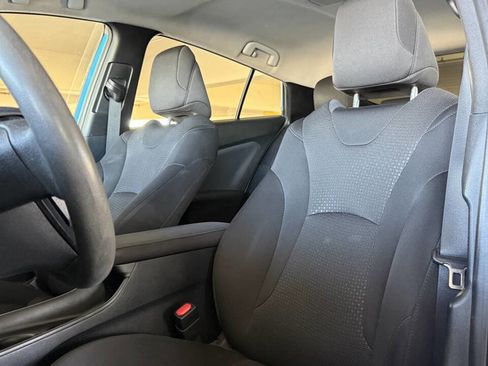 Used 2021 Toyota Prius LE image 22