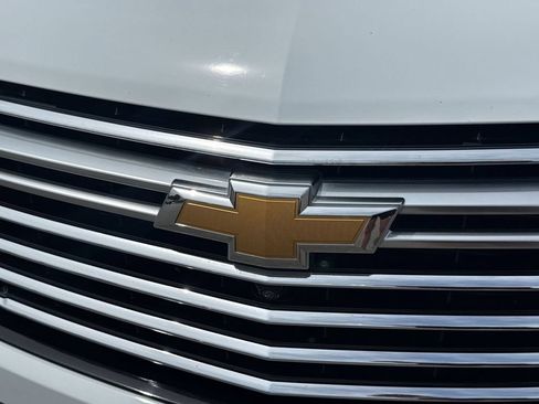 Used 2023 Chevrolet Traverse Premier AWD/4WD image 9
