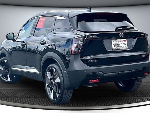 Certified 2025 Nissan Kicks SR FWD image 4
