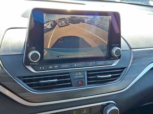 Used 2023 Nissan Altima 2.5 SV image 17