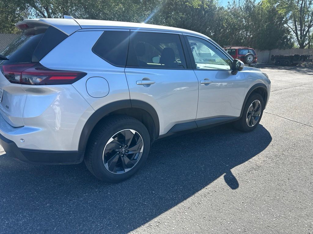 Used 2025 Nissan Rogue SV AWD/4WD image 19