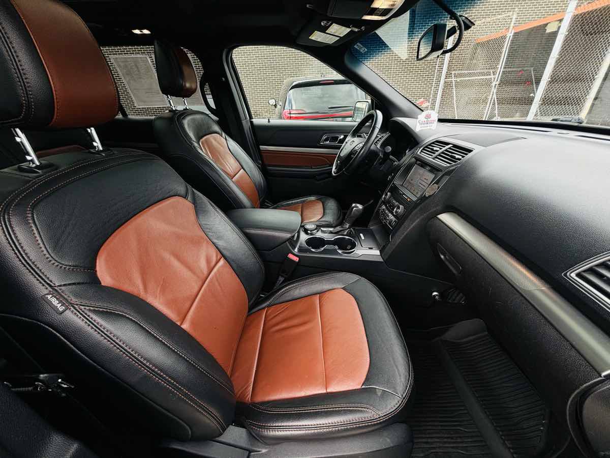Used 2019 Ford Explorer XLT w/ Equipment Group 202A AWD/4WD image 42