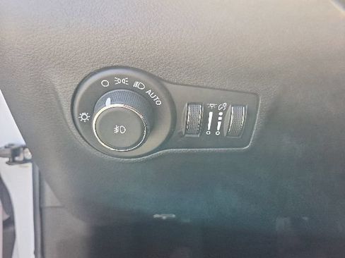 Used 2025 Jeep Compass Limited AWD/4WD image 39