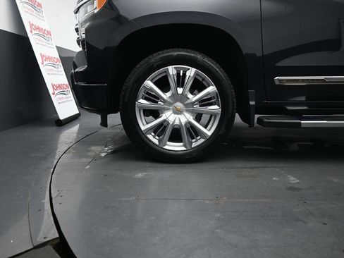 Used 2022 Chevrolet Silverado 1500 High Country w/ High Country Premium Package image 15