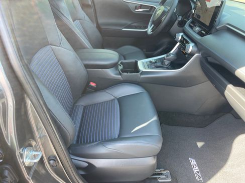 Used 2025 Toyota RAV4 XSE AWD/4WD image 19