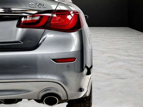 Used 2017 INFINITI Q70 L 3.7 w/ Deluxe Touring Package image 15