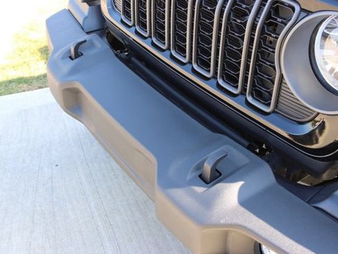 Used 2026 Jeep Wrangler Unlimited Sport AWD/4WD image 7