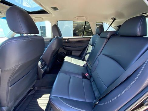 Used 2018 Subaru Outback 2.5i Limited AWD/4WD image 11