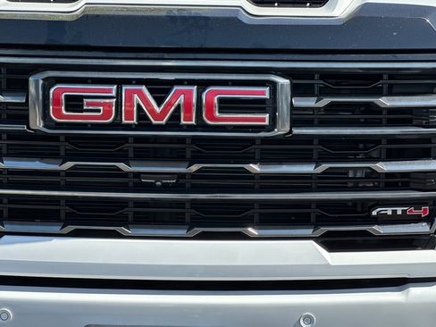 Used 2024 GMC Sierra 2500 AT4 w/ AT4 Premium Plus Package AWD/4WD image 39