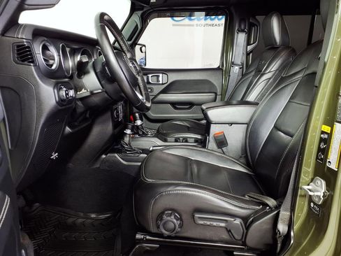 Used 2021 Jeep Gladiator Overland AWD/4WD image 9