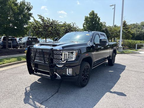 Used 2022 GMC Sierra 3500 Denali w/ Denali Black Diamond Edition AWD/4WD image 3