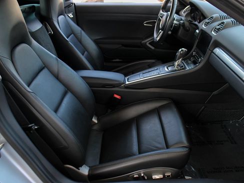 Used 2018 Porsche 718 Cayman S RWD image 16