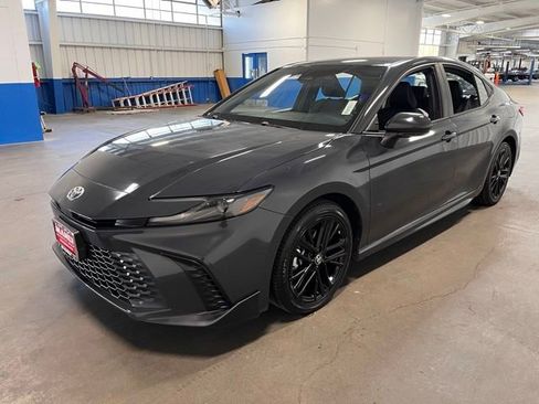 Used 2025 Toyota Camry SE FWD image 7