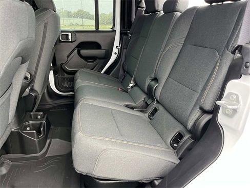 Used 2025 Jeep Gladiator Sport image 22