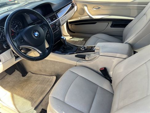 Used 2012 BMW 335i Convertible image 18