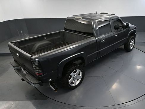 Used 2004 GMC Sierra 2500 SLT w/ Heavy-Duty Power Package image 54