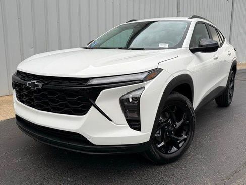 New 2026 Chevrolet Trax LT FWD image 1