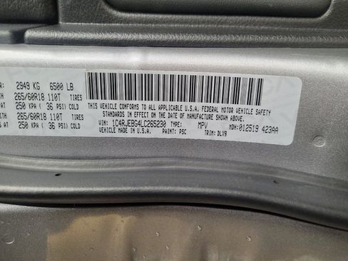 Used 2019 Jeep Cherokee Limited FWD image 33