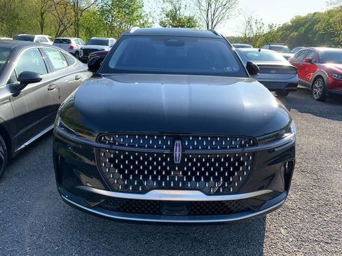Used 2025 Lincoln Nautilus Reserve AWD/4WD image 3