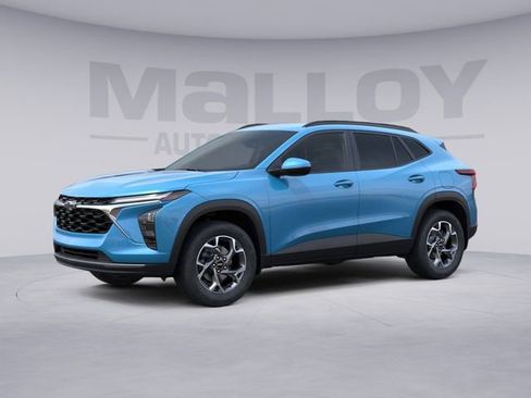 New 2026 Chevrolet Trax LT w/ LPO, Blackout Package FWD image 3