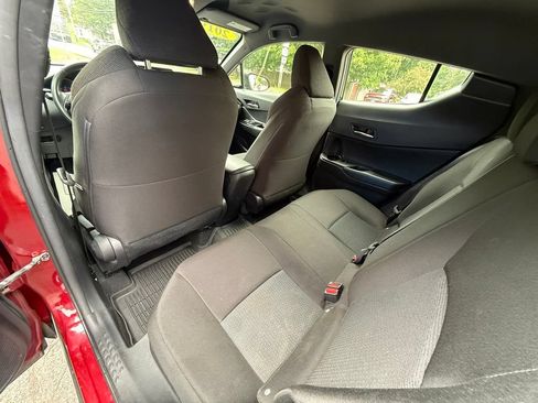 Used 2019 Toyota C-HR XLE FWD image 22