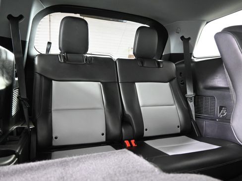 Used 2022 Ford Explorer XLT w/ Equipment Group 202A image 17