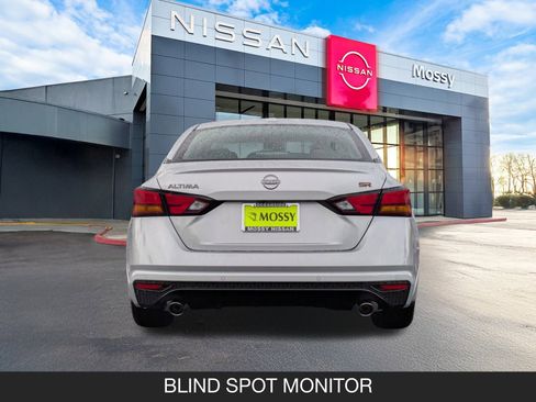 New 2025 Nissan Altima 2.5 SR image 9