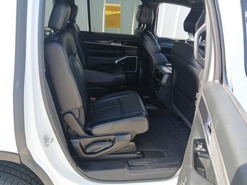 Used 2024 Jeep Wagoneer Series II AWD/4WD image 23