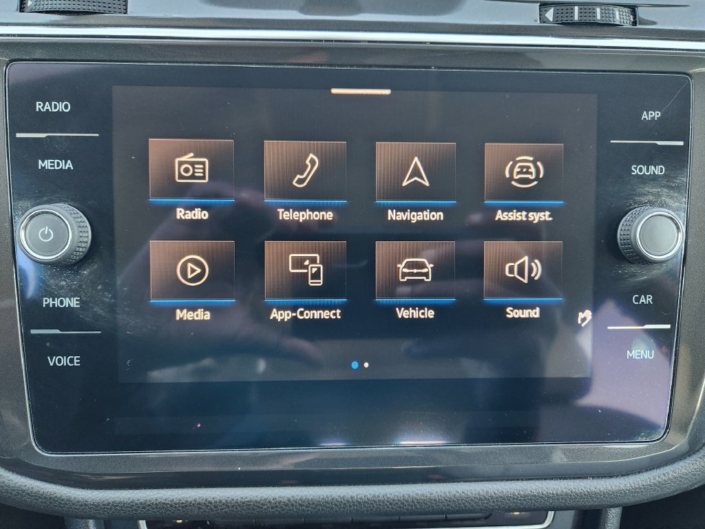 Used 2021 Volkswagen Tiguan SE w/ Panoramic Sunroof Package FWD image 11