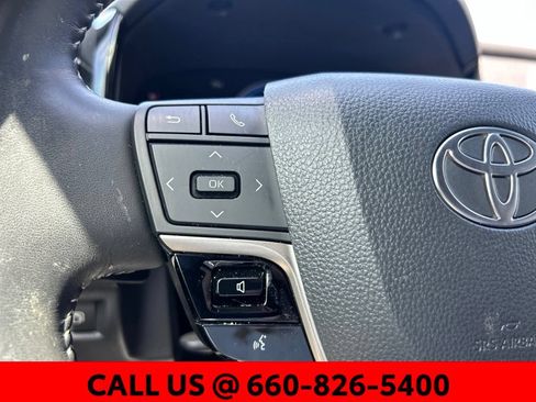 Used 2025 Toyota Camry SE FWD image 12