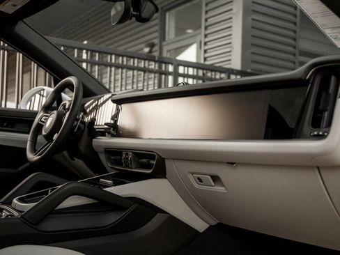 New 2025 Porsche Cayenne S AWD/4WD image 46