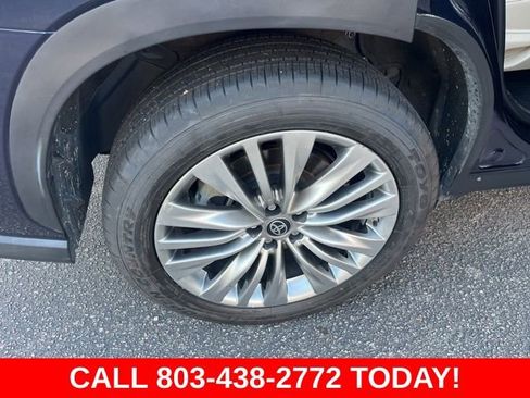 Used 2023 Toyota Highlander Platinum FWD image 36