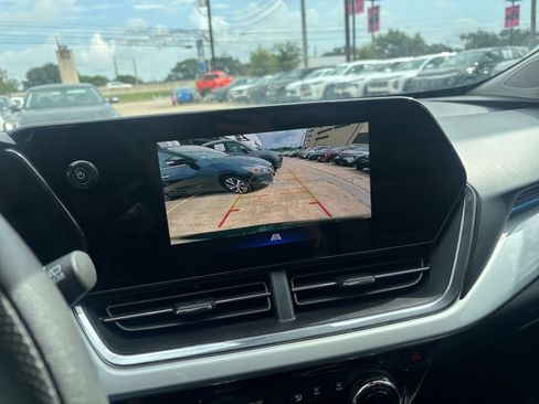 Used 2025 Chevrolet Trax LT FWD image 22