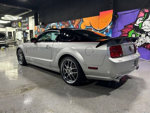 Used 2009 Ford Mustang GT image 3