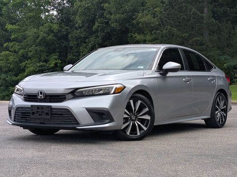 Used 2023 Honda Civic EX image 4