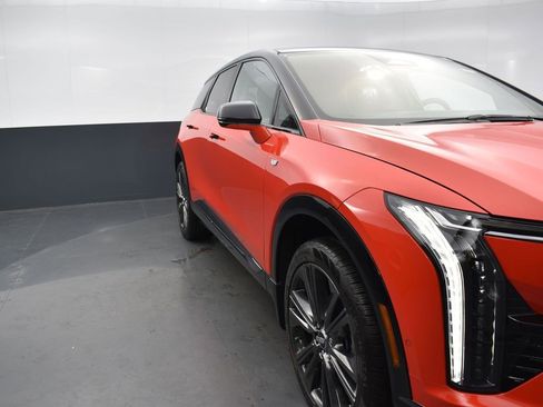 New 2026 Cadillac Optiq Sport 2 image 40