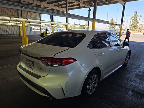 Used 2020 Toyota Corolla LE w/ Carpet Mat Package (TMS) FWD image 4