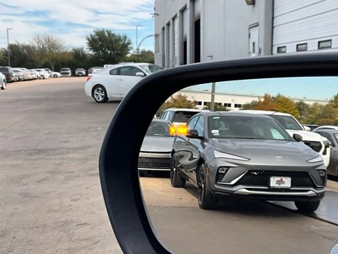 Used 2025 Chevrolet Equinox LT image 18